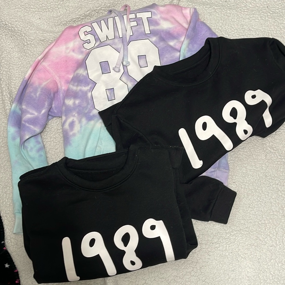 Random Taylor swift merch bundle